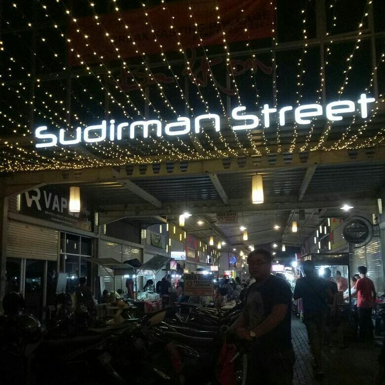 Berswafoto Hingga Wisata Kuliner Di Sudirman Street Bandung 1