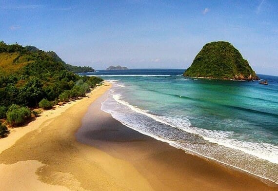 Pantai Pulau Merah
