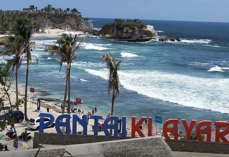 Pantai Klayar