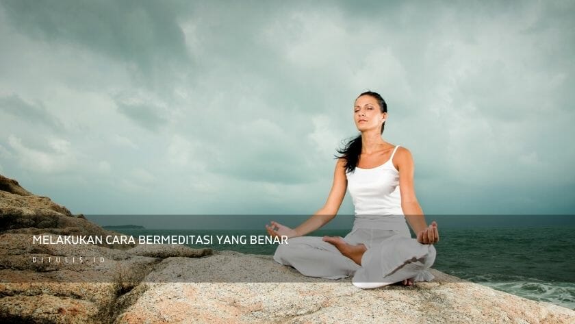 melakukan cara bermeditasi yang benar